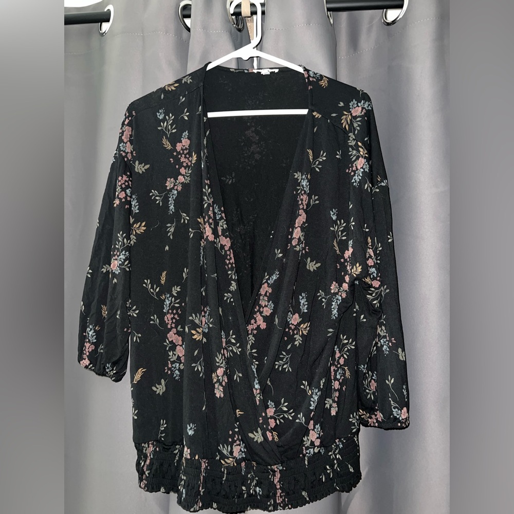 NWOT Reitmans XL Floral Black Women's Wrap Crop Top w/ elastic sleeves and waist